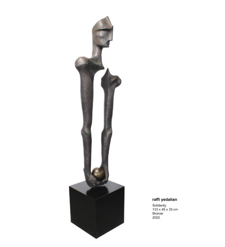 Solidarity - 133 x 45 x 35 cm - Bronze - 2022